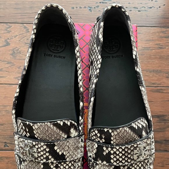 NIB TORY BURCH  KIRA DRIVER STAMPED SNAKE PRINTED LEATHER SZ 7 WARM ROCCIA 977 - Picture 5 of 8